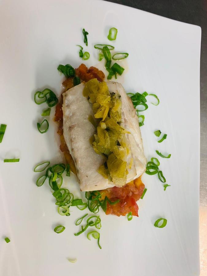 Logis Hotel Restaurant Hostellerie De La Tour Fontvieille Ngoại thất bức ảnh