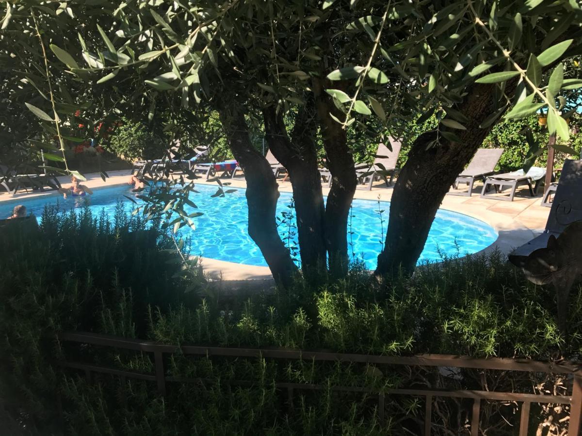 Logis Hotel Restaurant Hostellerie De La Tour Fontvieille Ngoại thất bức ảnh