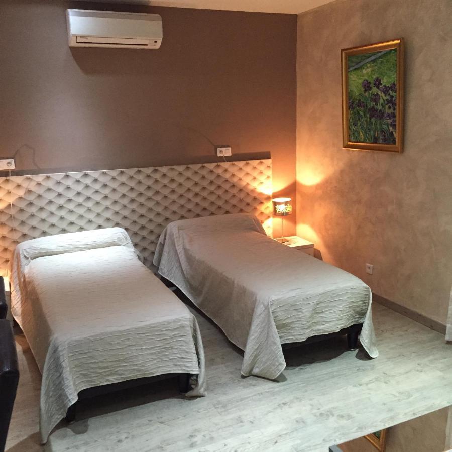 Logis Hotel Restaurant Hostellerie De La Tour Fontvieille Ngoại thất bức ảnh