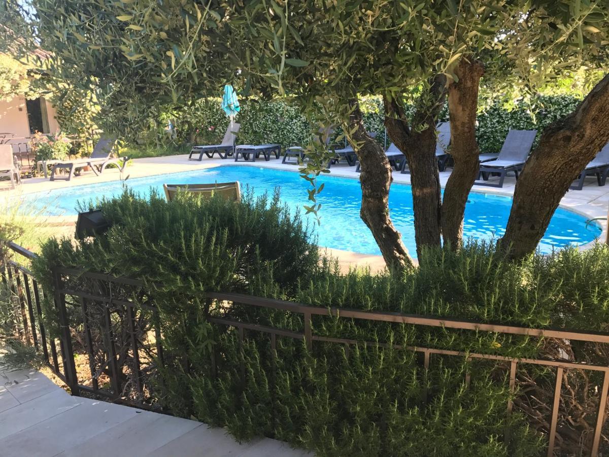 Logis Hotel Restaurant Hostellerie De La Tour Fontvieille Ngoại thất bức ảnh