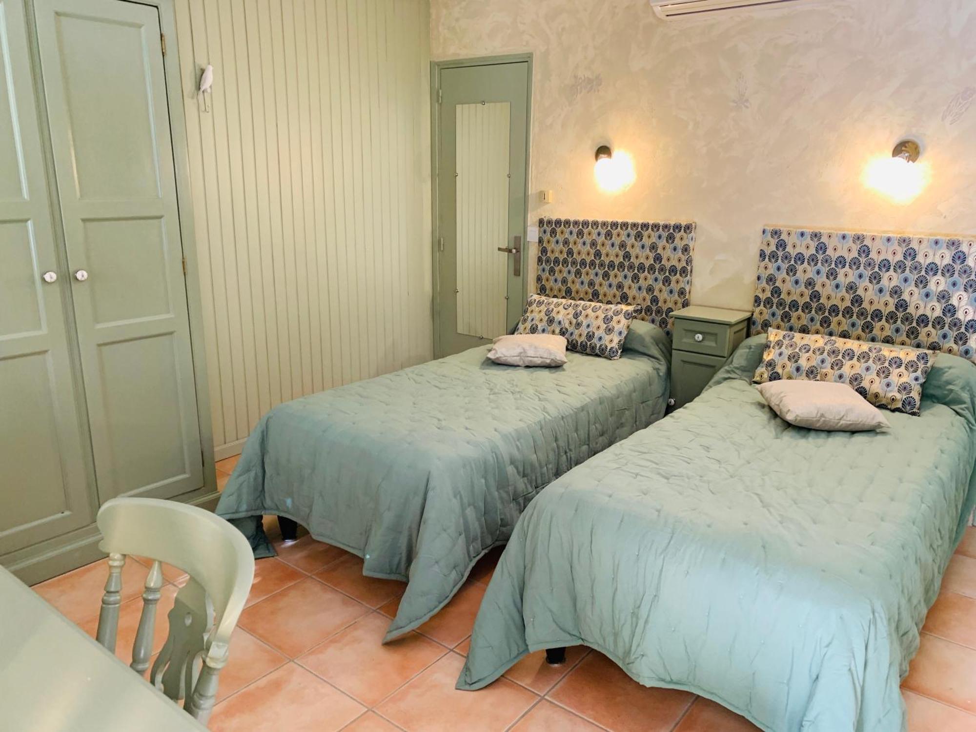 Logis Hotel Restaurant Hostellerie De La Tour Fontvieille Ngoại thất bức ảnh